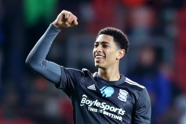 开场29分钟3球，姆巴佩完成欧冠历史第三早的帽子戏法（姆巴佩开场29分钟戴帽，欧冠史上第三快）