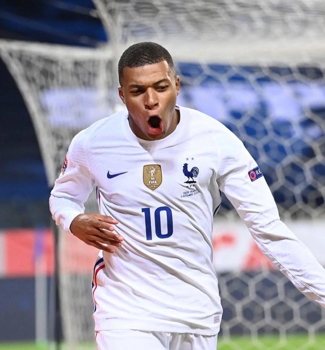 英超豪门对决即将上演（英超巅峰对决一触即发）