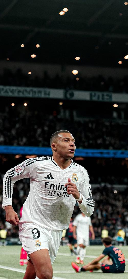 图片报：拜仁考虑同意在于帕新合同加入第一年生效的解约条款（Bild：拜仁或同意在于帕新约中加入首年生效的解约条款）