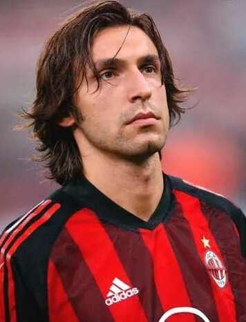 萨拉赫炮轰主帅引震荡！利物浦高层力挺斯洛特，冬窗离队危机加剧（萨拉赫怒斥主帅掀风波！利物浦高层力保斯洛特，冬窗离队风险升级）