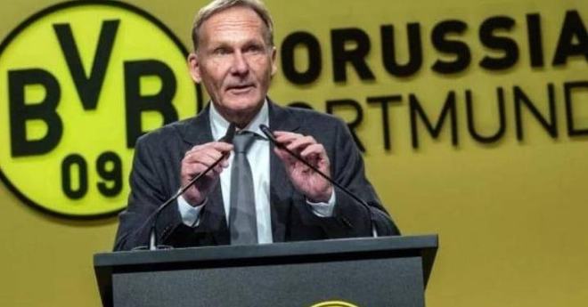 每体：一男子因假扮足球经纪人性侵61名未成年人被捕（每体：一男子冒充足球经纪人，涉嫌侵害61名未成年人被捕）