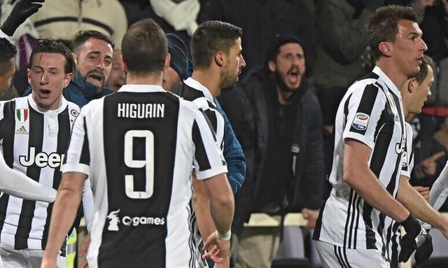 门将扑出关键点球，球迷热议