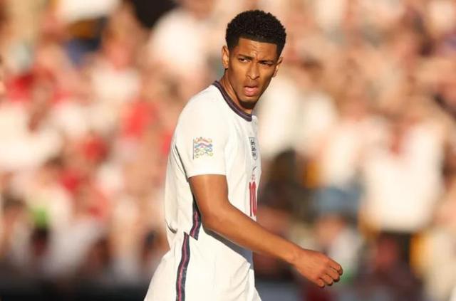 秦升：我不会八国语言，和那些老外就是自己说自己的（秦升：不会八国语言，跟老外交流就各说各话）