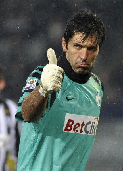 浓眉经纪人会面独行侠，要求续约或交易